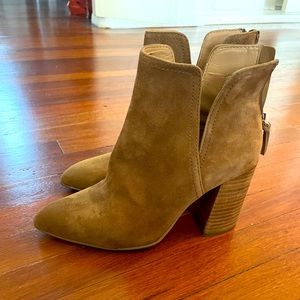 Like new Steve Madden Thrived Ankle Bootie Size 8.5